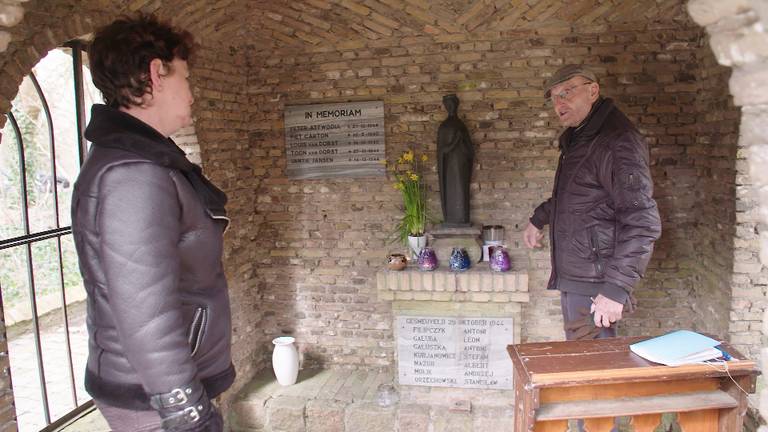 Angela doneert kaarsjes na diefstal