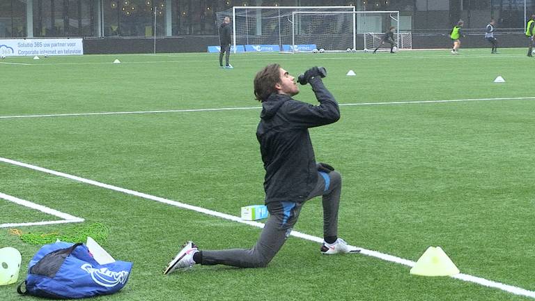 FC Eindhoven-speler Iker Pozo over fietsend Nederland: 'Het is echt mooi' 