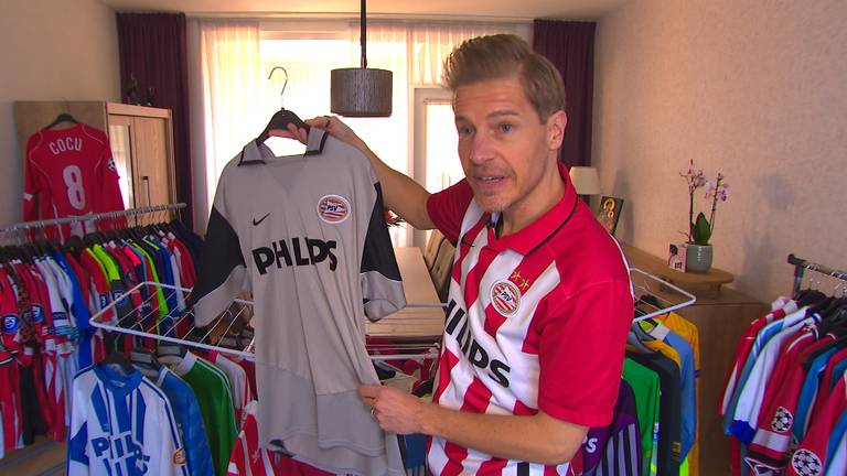 Martijn verzamelt gedragen PSV-shirts