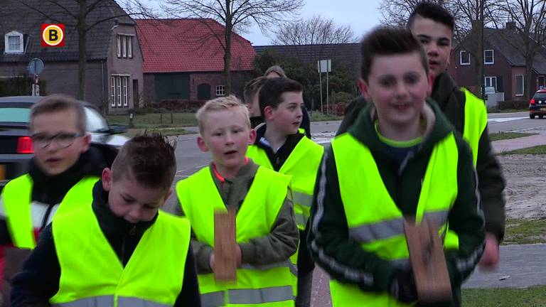 Het hele dorp wakker maken in Luyksgestel