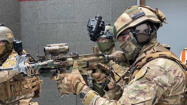 Militairen nemen schiethuis in gebruik: 'Echter dan dit wordt het niet' 