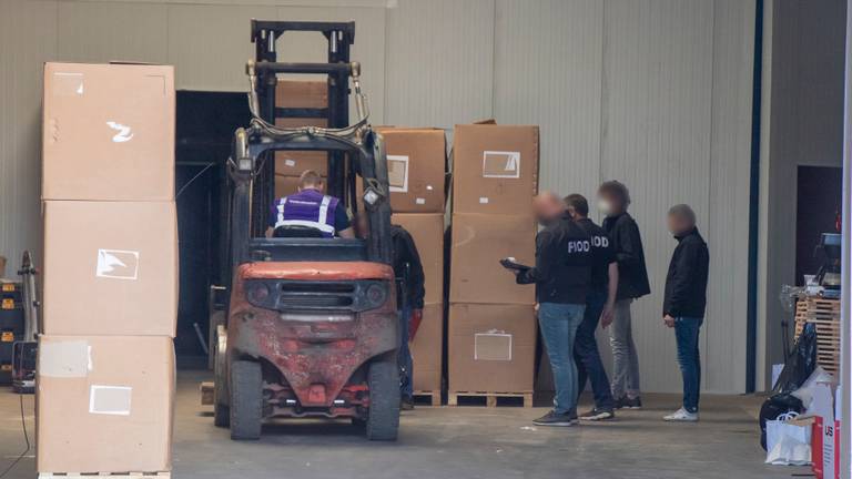 Illegale sigarettenfabriek opgerold, goed voor 1 miljoen sigaretten per dag