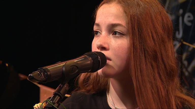 Faela van Deyzen staat vrijdagavond in de finale van The Voice Kids.