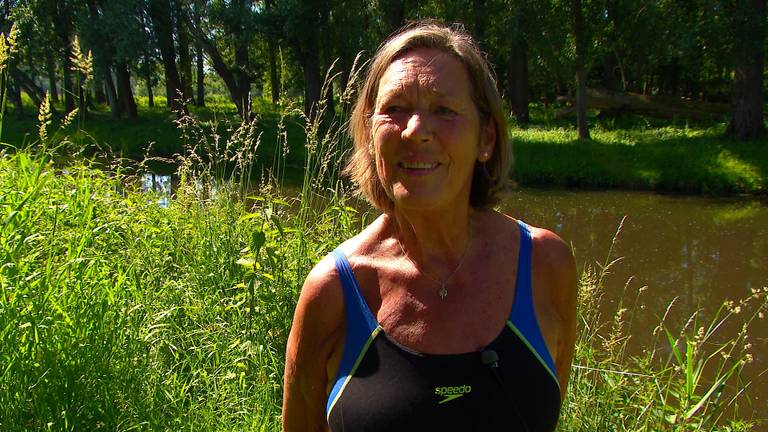 Ine (77) neemt elke dag een frisse duik in de Aa: 'Zo blijf ik lekker fit'