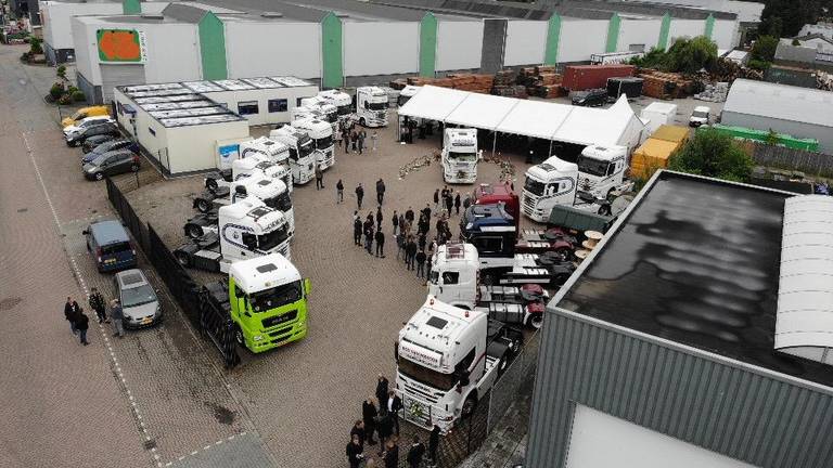 Er reden tientallen vrachtwagens mee in de stoet (privéfoto).