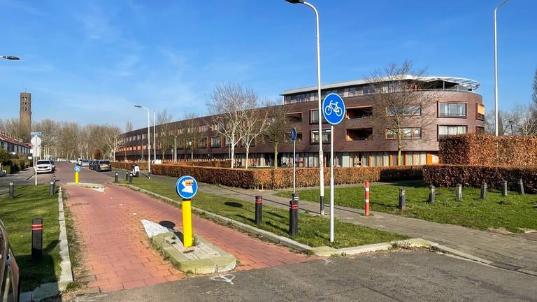 Dit was een bussluis, nu een fietspad en wordt een bussluis (foto: Raymond Merkx).