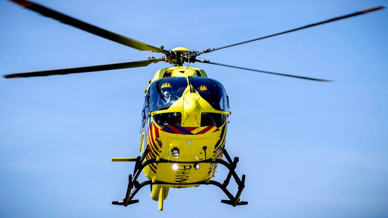 Een traumahelikopter landde ter ondersteuning op de vliegbasis (archieffoto: ANP / Sem van der Wal).