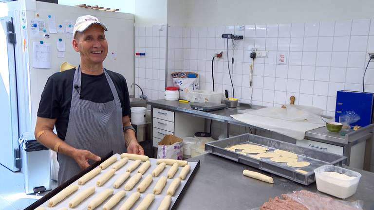 Worstenbrood-icoon Arno zwaait na 50 jaar af (foto: Omroep Brabant).