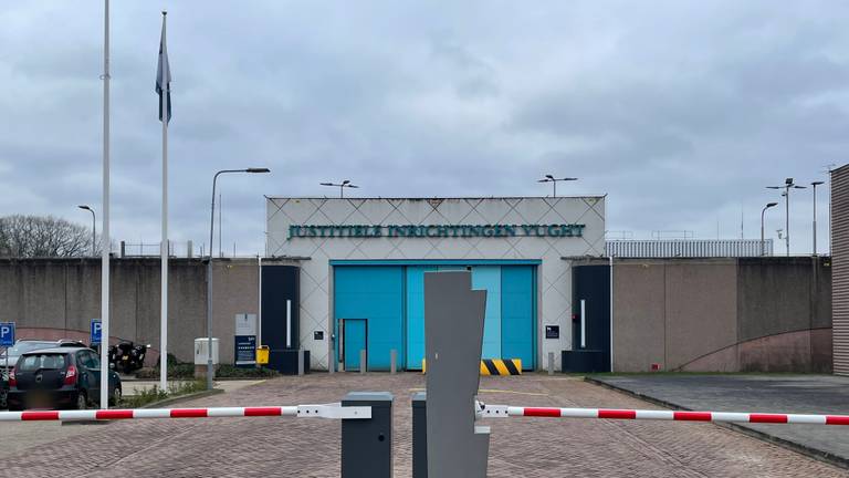 De poort van de Penitentiaire Inrichting in Vught (Foto: Hans Janssen / Omroep Brabant)