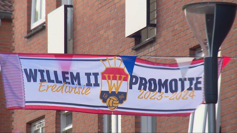 De Langestraat in Tilburg weet het zeker: Willem II gaat promoveren (foto: Omroep Brabant).