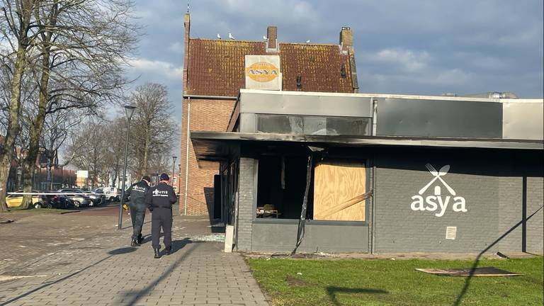 Eigenaar bakkerij schat schade na aanslag op een ton: 'Nu dit weer'