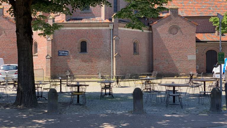 Het Raadhuisplein in Alphen (Foto: Bjorn Kleiren).