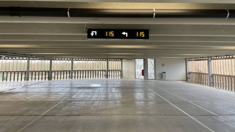 Gemiddeld parkeerden de afgelopen maanden elke dag 29 mensen hun auto bij P+R Genneper Parken in Eindhoven (foto: Rogier van Son).