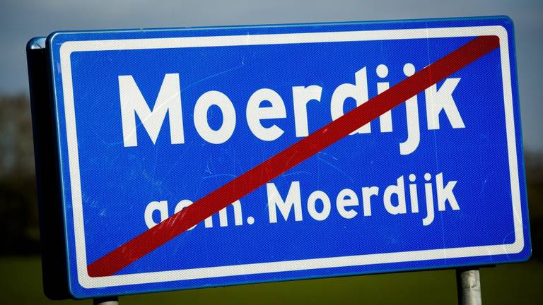 Het lot van het dorpje Moerdijk lijkt bezegeld (foto:ANP)