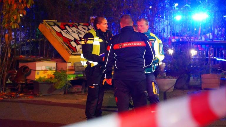 Man (22) valt uit toren op Tramkade en raakt zwaargewond, getuigen in shock