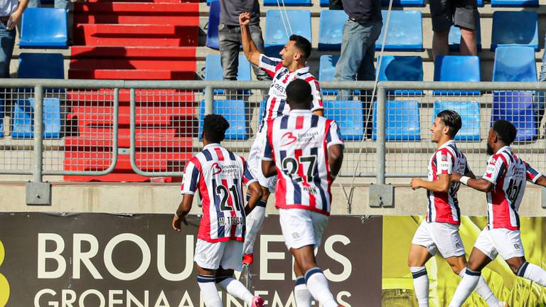 Vreugde bij Willem II-spelers na de openingstreffer van Vangelis Pavlidis (foto: OrangePictures).