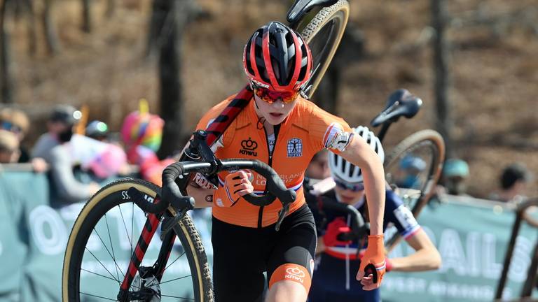 Fem van Empel in actie tijdens het WK Veldrijden (Foto: ANP)