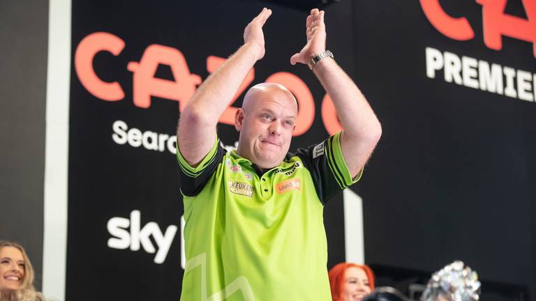 Michael van Gerwen tijdens een eerder toernooi (foto: Taylor Lanning/PDC).