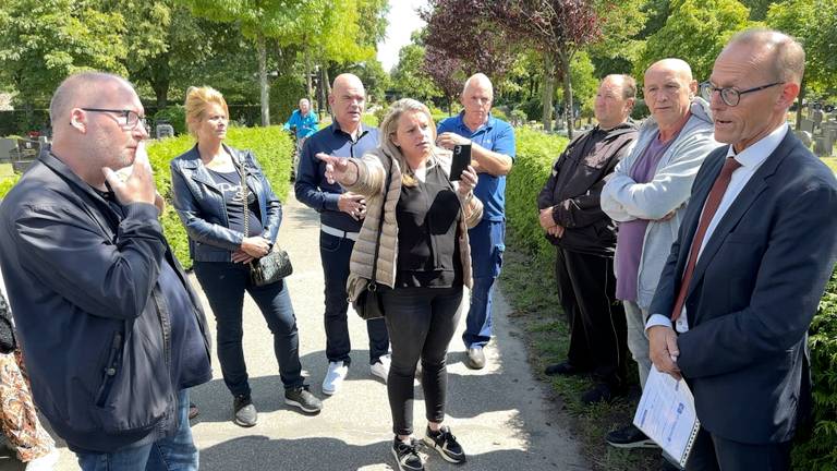 Boze nabestaanden ruziën met directeur Roel Stapper van begraafplaats Zuylen.