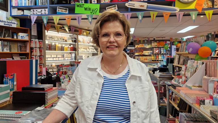 Bij Boekhandel Schellen worden de eerste schoolspullen al gehaald (foto: Tom Berkers).