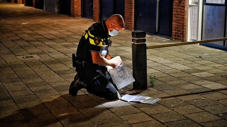 De politie werd rond een uur zaterdagnacht gewaarschuwd dat er geschoten zou zijn bij het Paletplein in Tilburg (foto: Toby de Kort/SQ Vision).