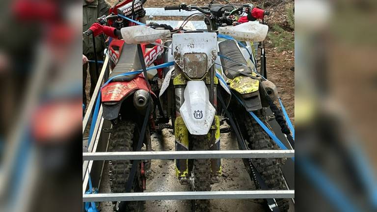 Vier wildcrossers gepakt in bossen Bergeijk, motoren in beslag genomen