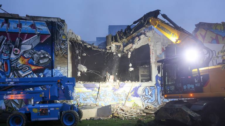 Uiteindelijk is besloten in het midden van het gebouw een gat te maken (foto: Arno van der Linden/SQ Vision).