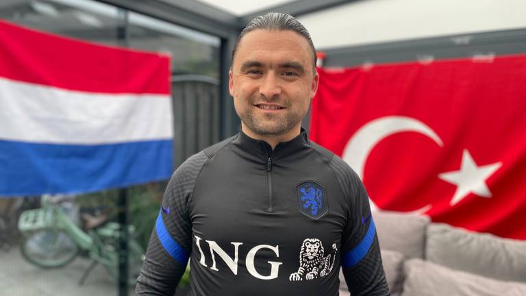 Osman is voor Nederland én Turkije: 'Ik sta sowieso in de halve finale'