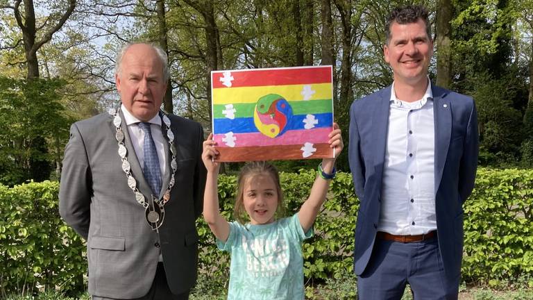 Burgemeester Gert de Kok ging samen met de wethouder het gesprek aan met Storm (foto: gemeente Drimmelen).