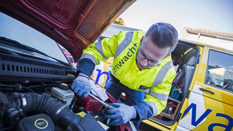 De kou zorgt voor drukte bij de pechhulpdienst (foto: ANP / Jeroen Jumelet).