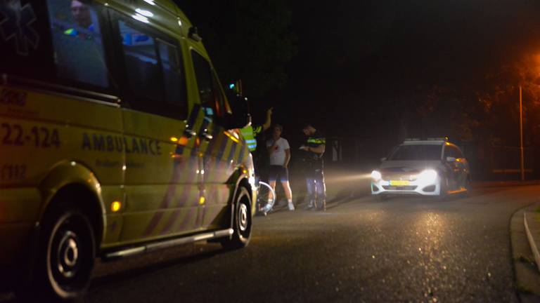 De politie onderzoekt wat de aanleiding was voor het lastigvallen van de fietsers (foto: Walter van Bussel/SQ Vision).