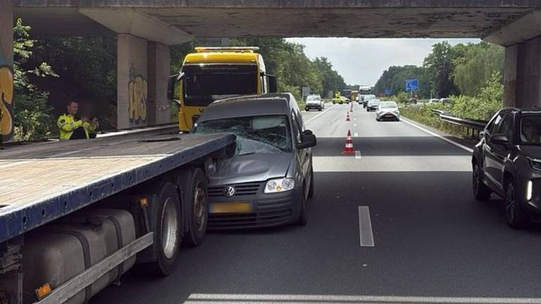 Een beeld van het ongeluk (foto: Rijkswaterstaat).
