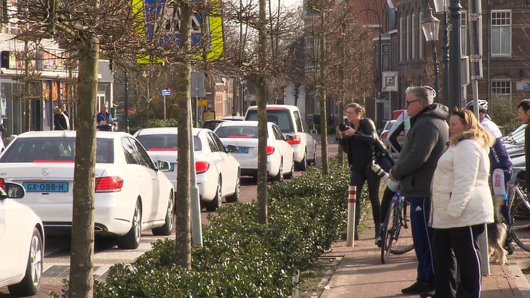 Rouwstoet voor de overleden Eva.