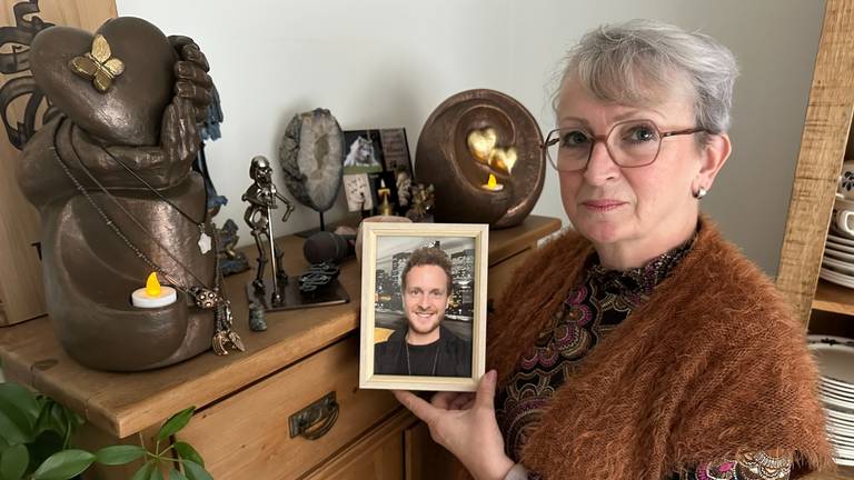 Moeder die aangifte deed tegen eigenaar gaybar is blij met veroordeling