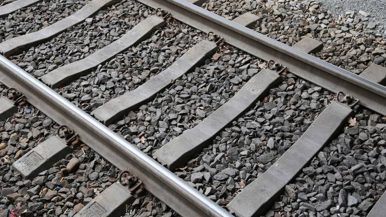 Noodlottig ongeluk met trein wordt man (21) fataal	