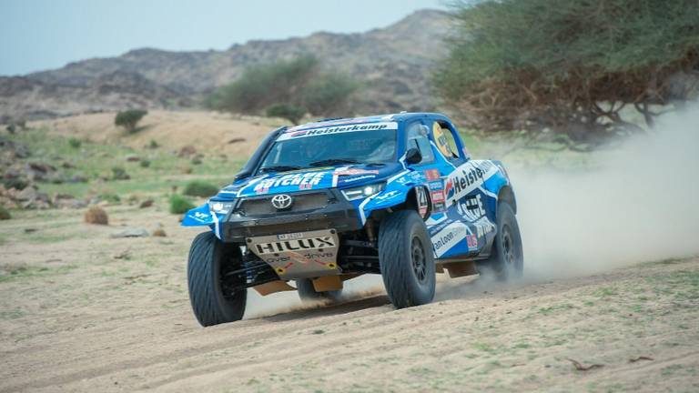 Erik van Loon tijdens de Dakar Rally in zijn Toyota Hilux (foto: Van Loon Racing).