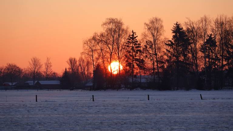 Zonsopkomst in Budel (foto: Ben Saanen).