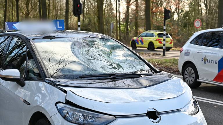 Leswagen rijdt op fietsster: meisje zwaargewond naar ziekenhuis 