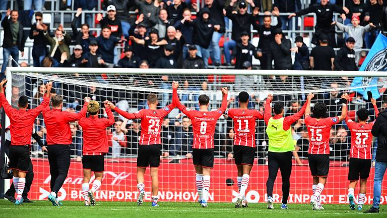 PSV viert de overwinning op Willem II (Foto: ANP)