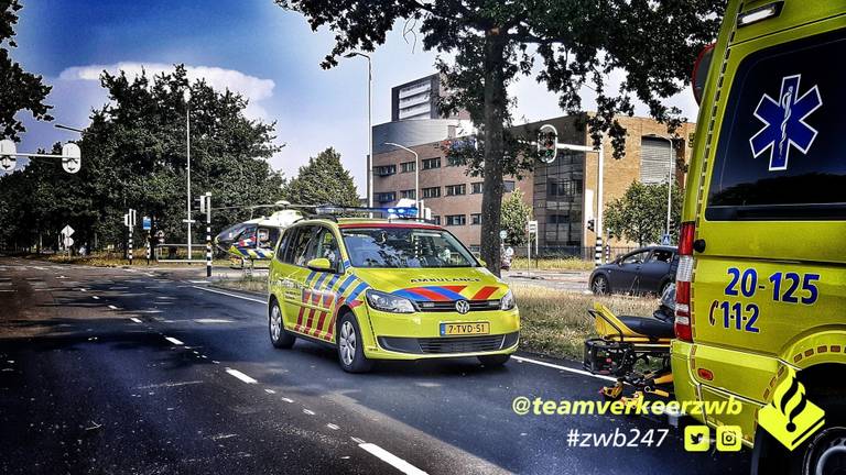 Verschillende hulpdiensten werden opgeroepen (foto: Twitter Team Verkeer Zeeland-West-Brabant).