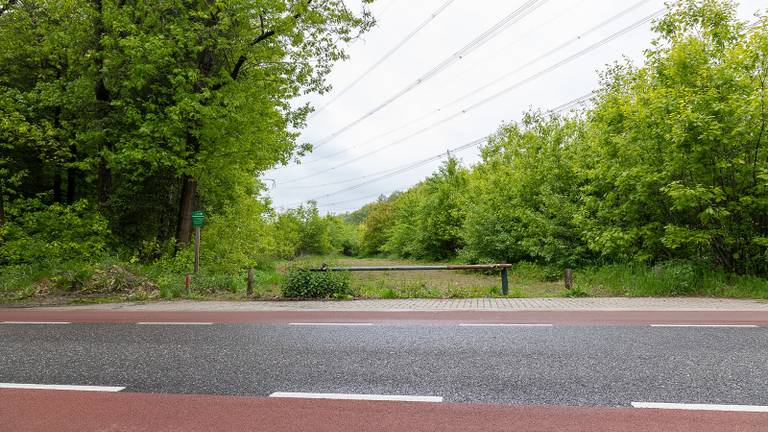 Een van de afgesloten parkeerplaatsen met slagboom. Door: Rutger van der Heijden 