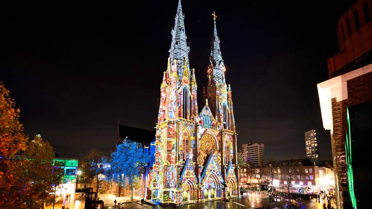 De Catharinakerk en project Windows (foto: Bart van Overbeeke).