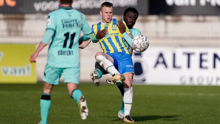 RKC en Willem II strijden om lijfsbehoud (foto: OrangePictures).