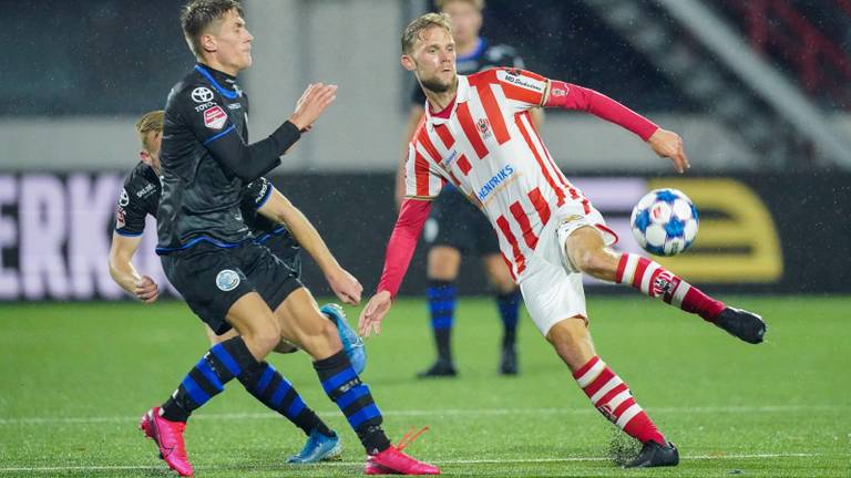 Rick Stuy van den Herik in actie tegen FC Den Bosch (foto: OrangePictures).