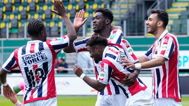 Vreugde bij Willem II na de derde Tilburgse treffer in Den Haag (foto: OrangePictures).