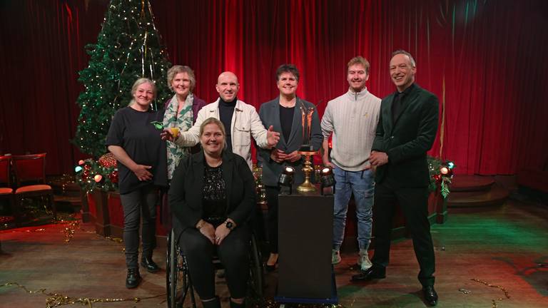 De genomineerden voor de titel Brabander van het jaar, commissaris van de Koning Ina Adema en presentator Tom van den Oetelaar (foto: Karin Kamp).