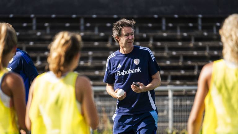 Raoul Ehren, bondscoach van de hockeyvrouwen (foto: Freek van den Bergh/ANP).
