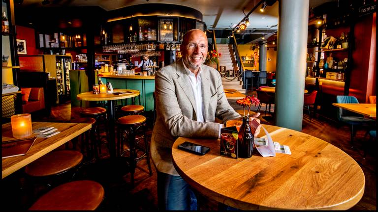 Laurens Meijer in zijn horecazaak Moeke in Enschede. (foto: ANP)