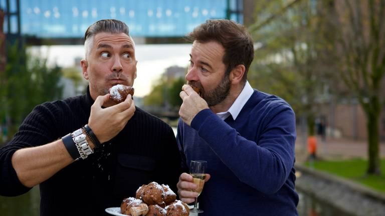 Guido Weijers (links) en Peter van der Vorst, programmadirecteur RTL Nederland (foto: Loens Media).