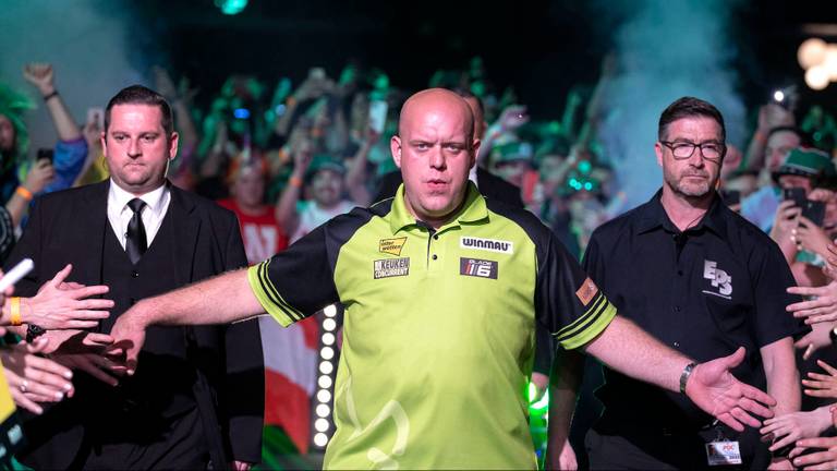 Michael van Gerwen bij zijn opkomst (foto: Kais Bodensieck/PDC Europe).